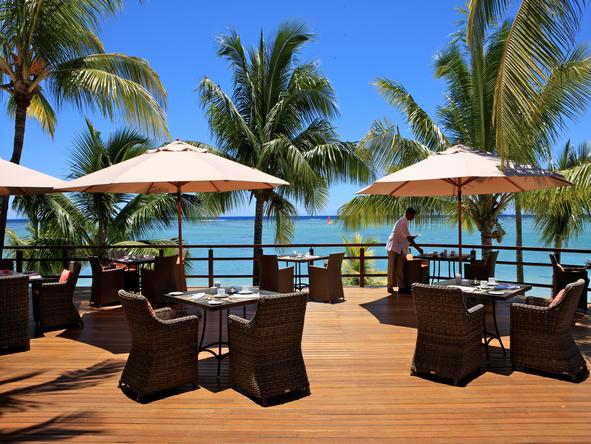 LUX Le Morne - deck dining
